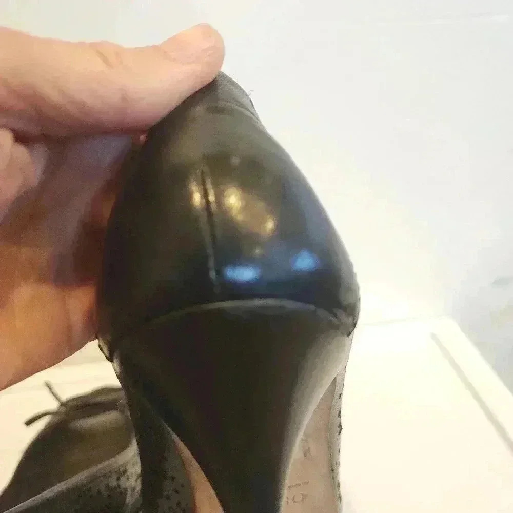 Oscar De La Renta black cutout heels with bow - Picture 6 of 9